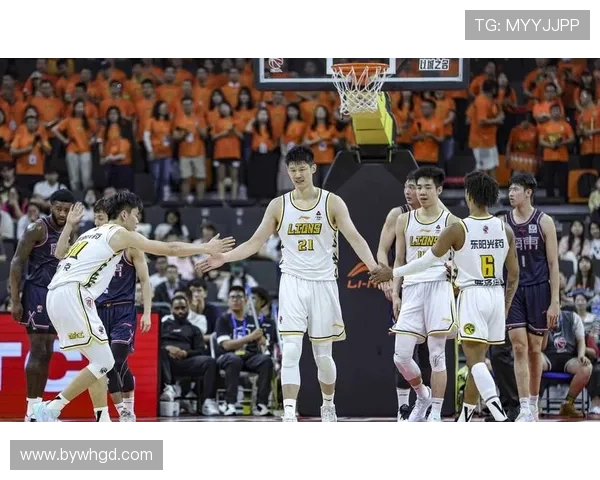 2017年CBA季后赛广东队与广厦队激战正酣精彩瞬间回顾与分析