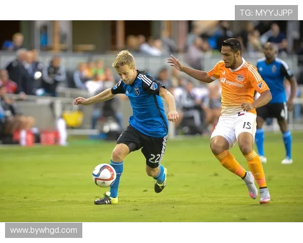 哥伦布机员与休斯顿迪纳摩的激烈对抗赛精彩回顾与分析 哥伦布机员与休斯顿迪纳摩的激烈对抗赛精彩回顾与分析