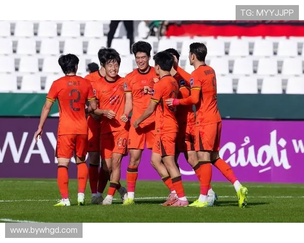 泰国足球队在对阵乌兹别克斯坦的比赛中展现实力成功获胜