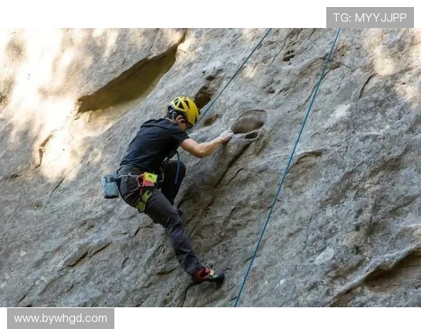 西安攀岩队的力量与精神探索攀岩运动的魅力与挑战 西安攀岩队的力量与精神探索攀岩运动的魅力与挑战